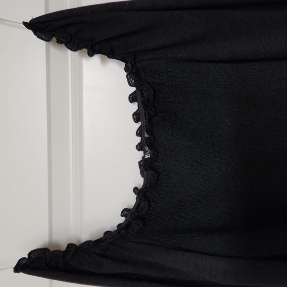 Off the shoulder top. Long slight sheer sleeves. Never worn - Picture 4 of 8